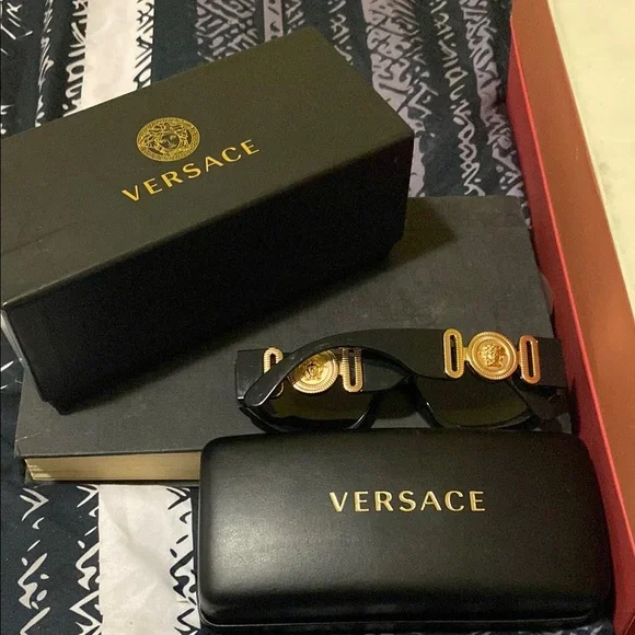 Versace | Accessories | Versace Unisex Black Sunglasses With  display picture 3
